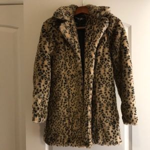 Faux fur jacket size small never worn.tags are off